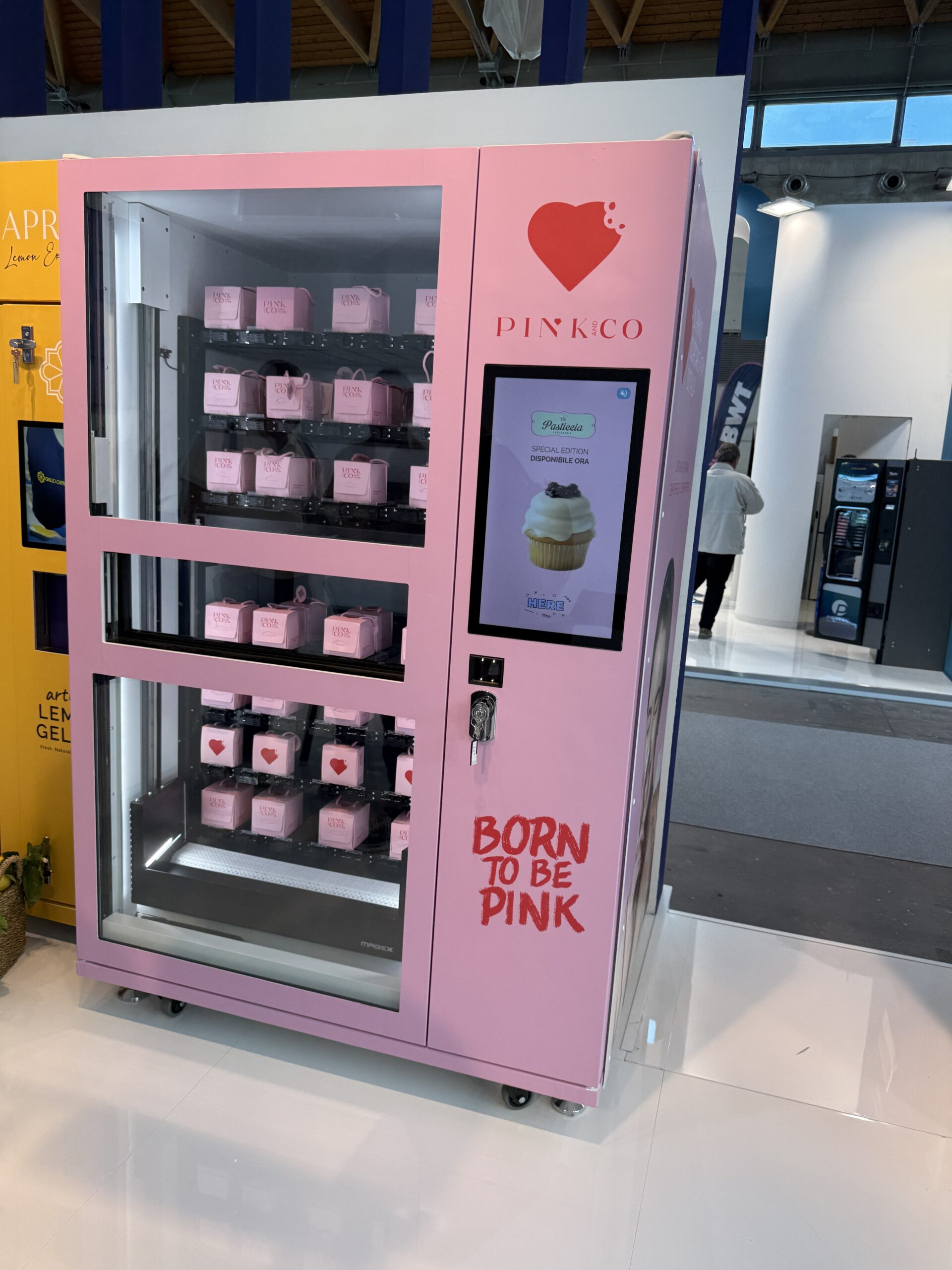 Premium cupcake vending machine at Venditalia 2026, product that requires clear allergen and ingredient labeling