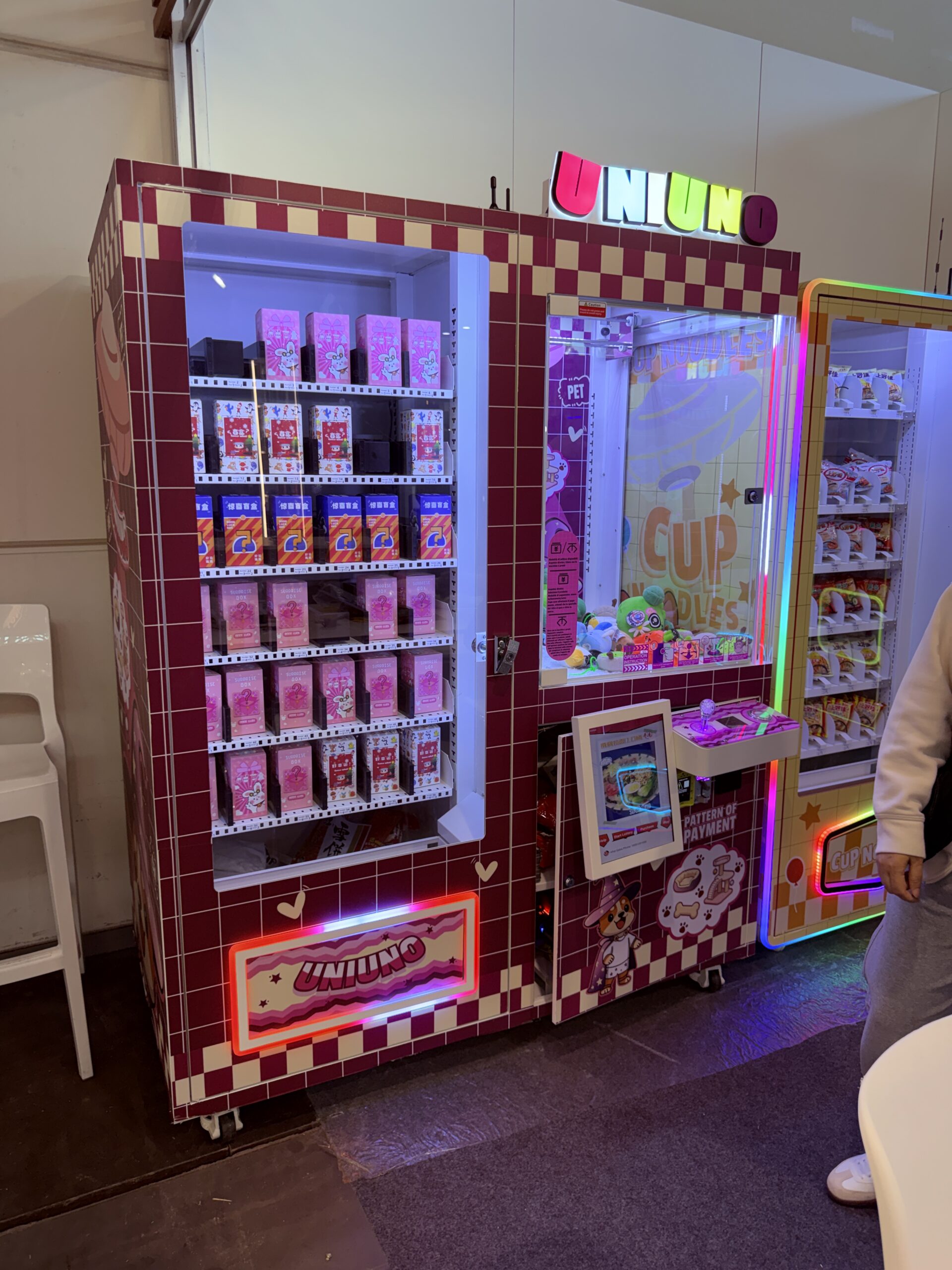 Surprise box vending machine cluster at Venditalia 2026, an example of non-perishable product with lighter food compliance