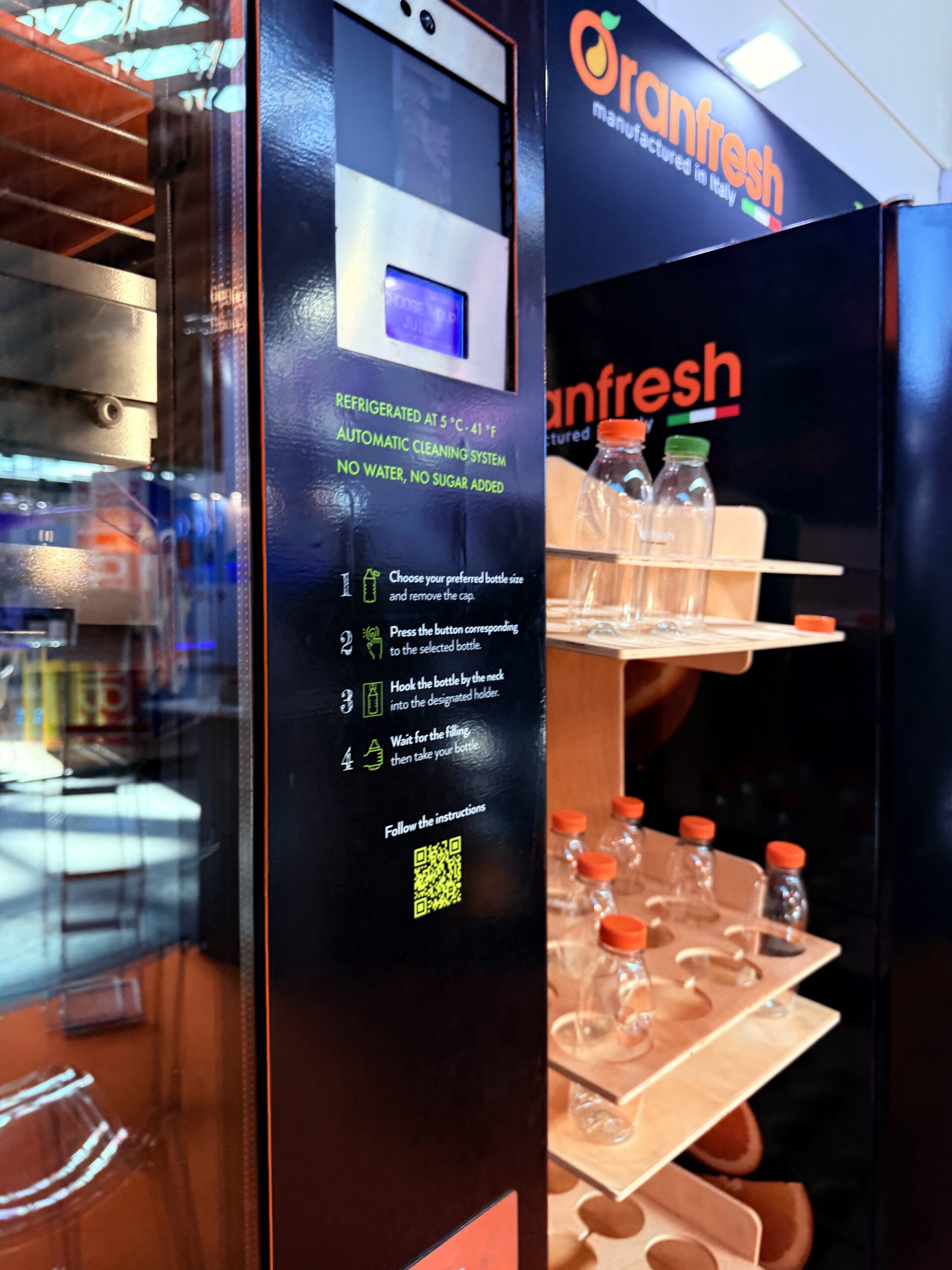 Fresh juice vending machine bottling juice, which brings FDA packaged juice labeling rules into play