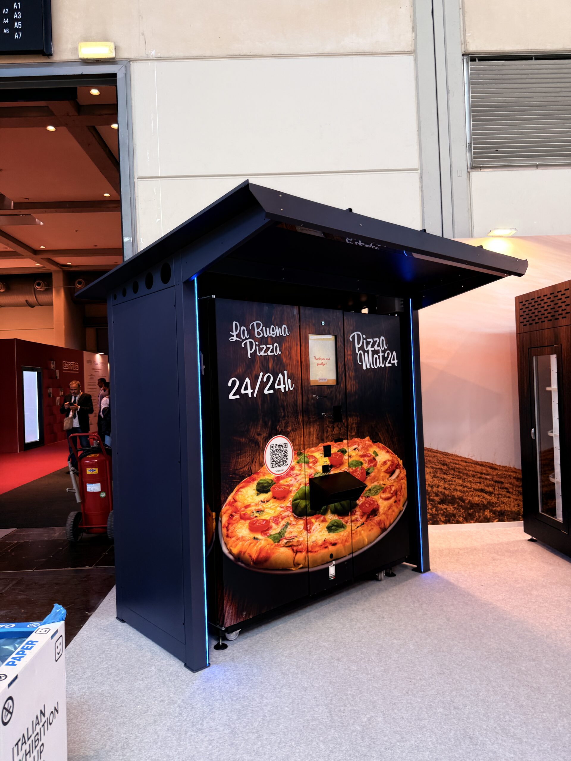 Pizza vending machine screen and heated delivery hatch